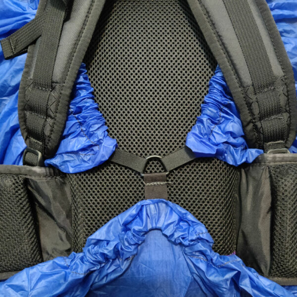 The ULA Pack Cover clips around the hipbelt with a D-ring and side Velcro straps to keep your cover securely in place.