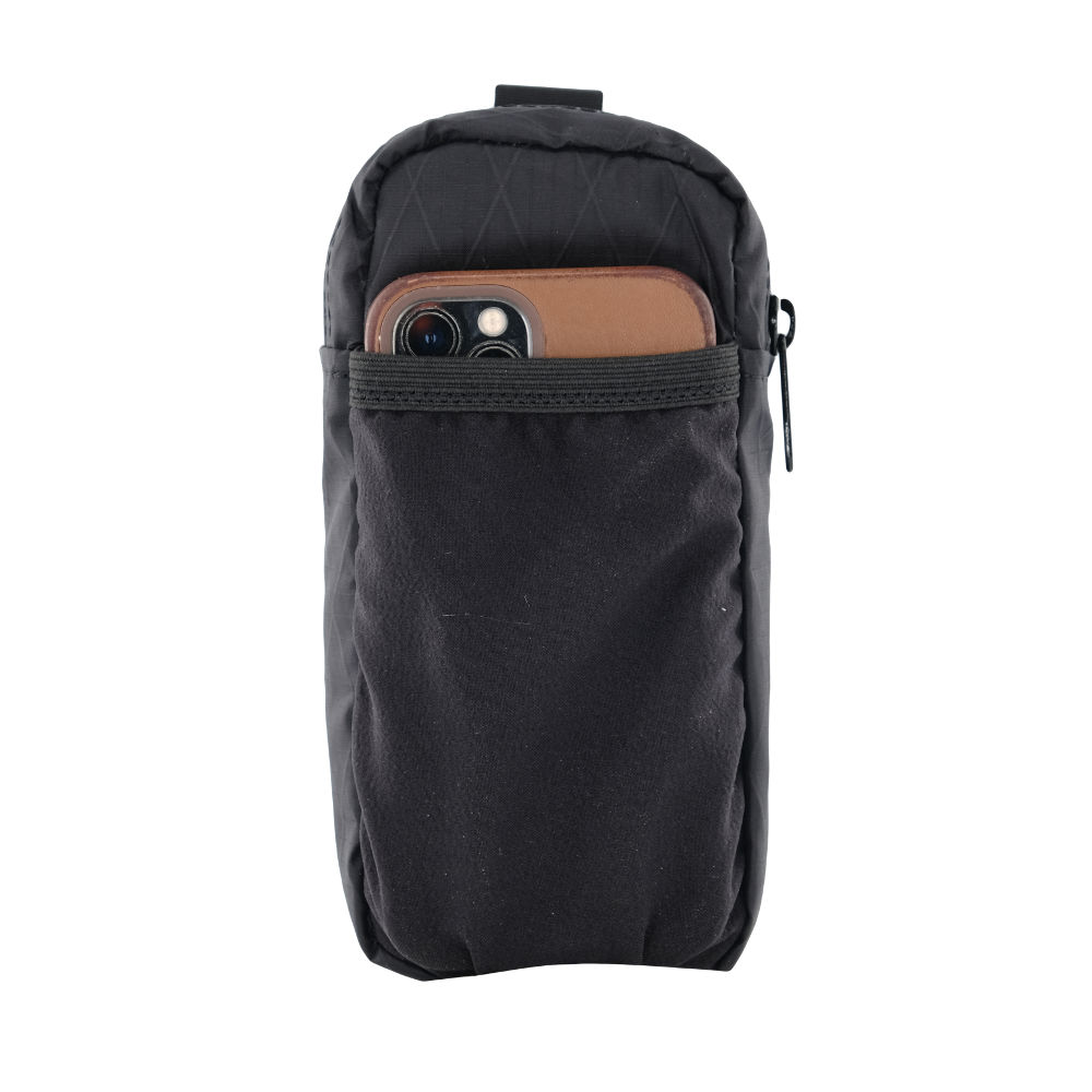 Small accessory bag that uses the space on the equipment