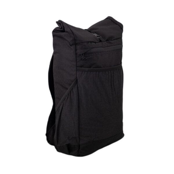 A 3/4 side view of the black diamond robic Node daypack.