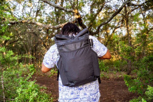 A dayhiker uses the Ultra Node on a day hike outside of the city.