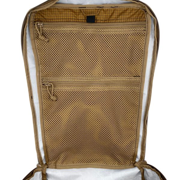 Ultra Cicada Muse: Interior Pockets on Front Panel