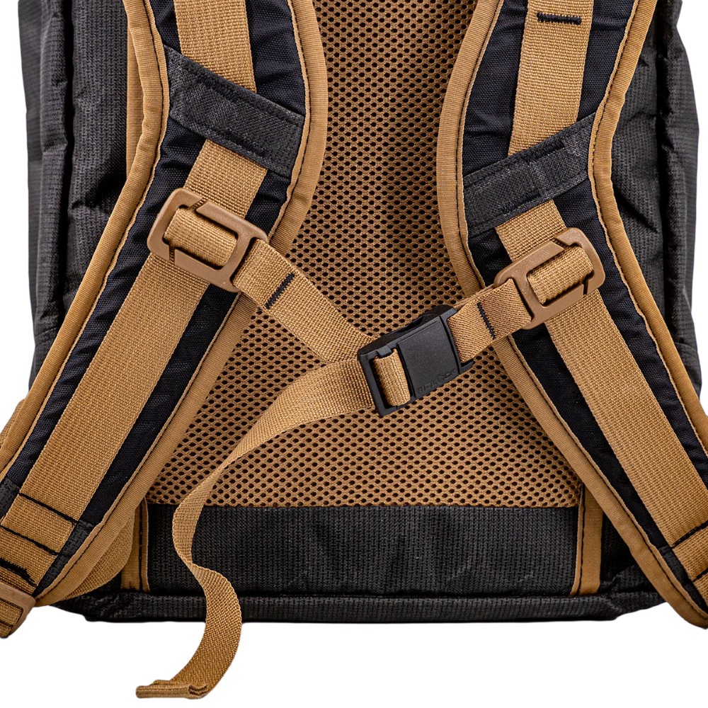 Muse Cicada Fidlock Magnetic Sternum Strap on a Black and Coyote Brown Muse Cicada Pack