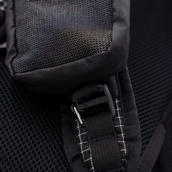 Images shows how the ULA EcoPak Polarity Pocket clips to the pack