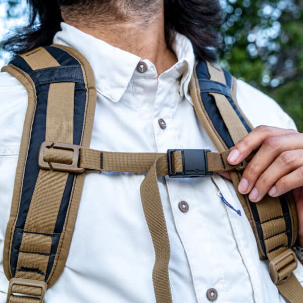 A man wears a Muse Cicada Fidlock magnetic sternum strap on his Muse Cicada