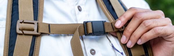 A man wears a Muse Cicada Fidlock magnetic sternum strap on his Muse Cicada