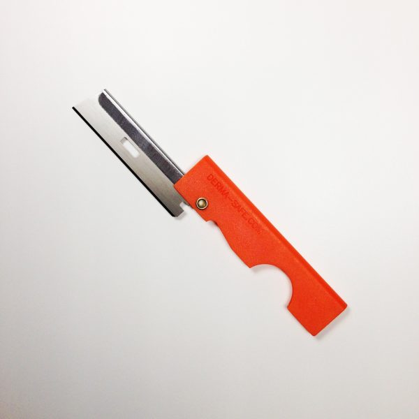 a razorblade folding knife