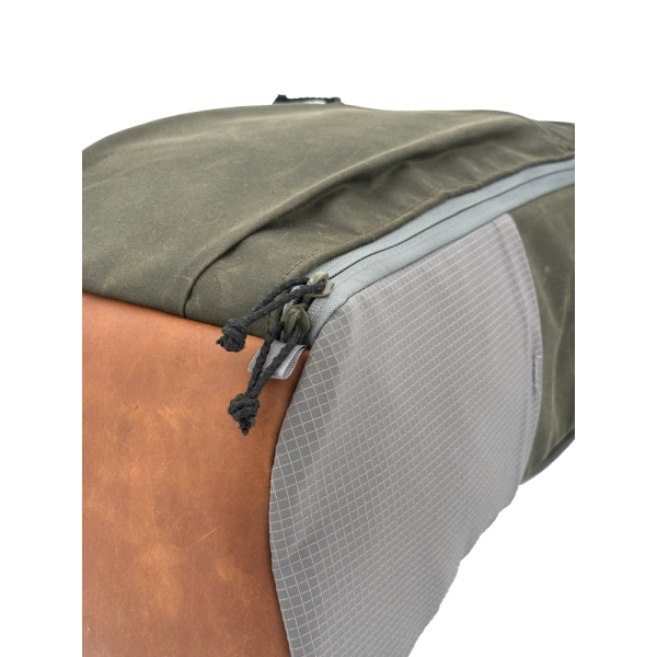 a view of the full-grain leather bottom panel of the Bespoke 0526 36L Dragonfly in Fieldbean