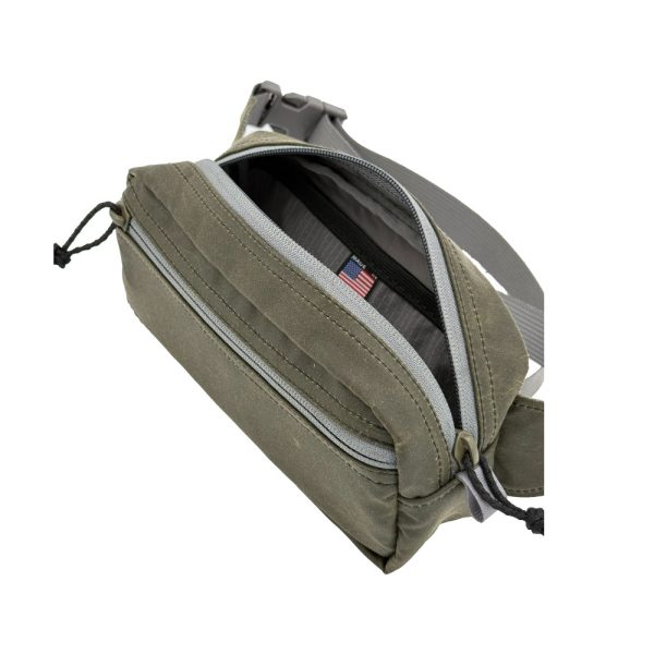 The main povcket of the Bespoke Spare Tire fanny pack is iopen
